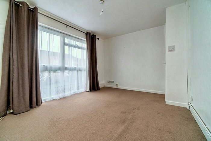 1 Bedroom Flat To Rent In Chiswick Close, Croydon, CR0
