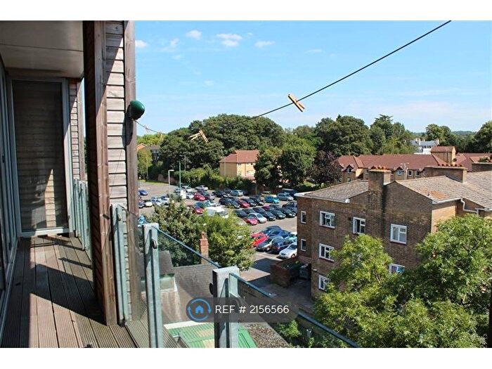 2 Bedroom Flat To Rent In Kilmuir House, Epsom, KT17