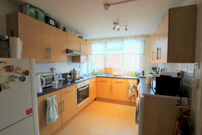 Terraced House To Rent In Essex Close (), Addlestone., KT15