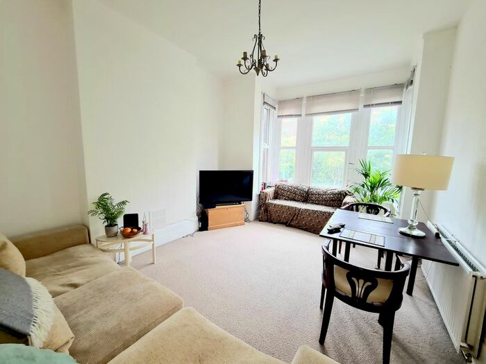 2 Bedroom Flat To Rent In Archway Road, Highgate, N6