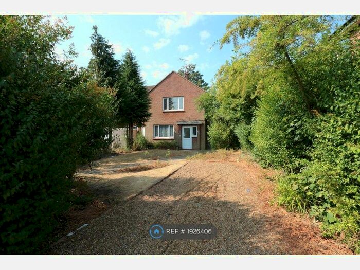 2 Bedroom End Of Terrace House To Rent In Newlands Road, Camberley, GU15