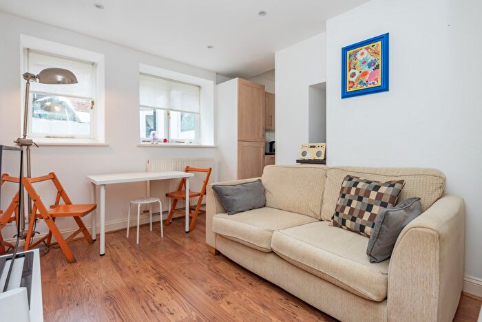 1 Bedroom Flat To Rent In Lyham Road, London, SW2