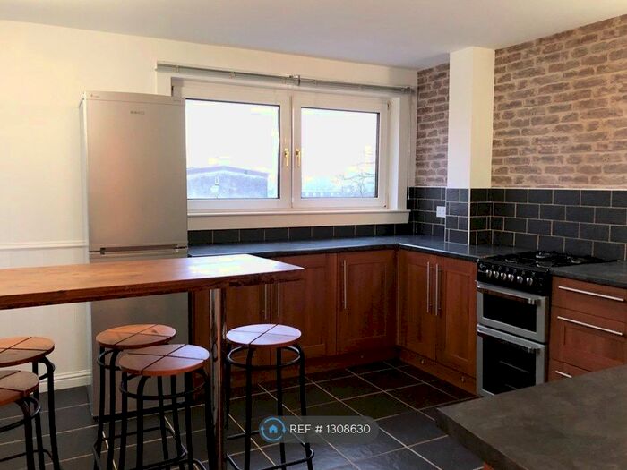 3 Bedroom Flat To Rent In The Village, Cumbernauld, Glasgow G67