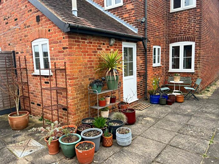2 Bedroom Cottage To Rent In Broad Lane, Wooburn Green, HP10