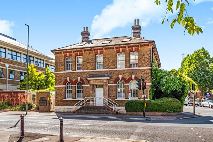 1 Bedroom Flat For Sale In London Road, Staines-Upon-Thames, TW18