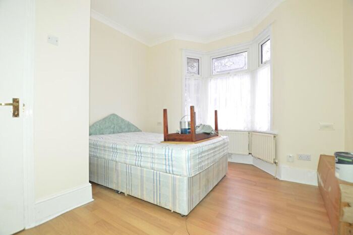 2 Bedroom Flat To Rent In Stock Street, London, London, E13