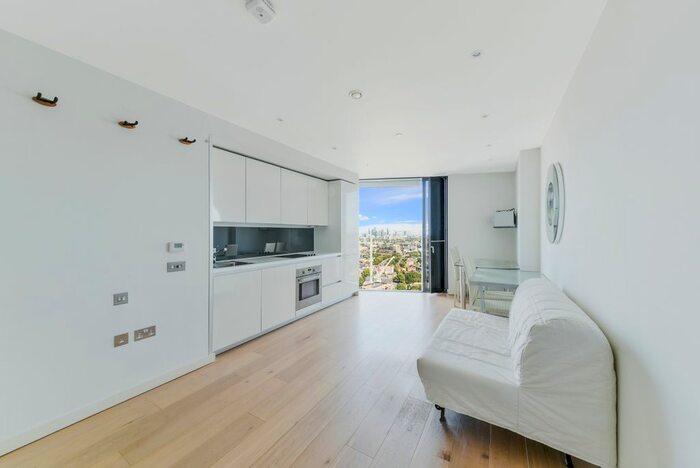 Studio To Rent In The Strata, Walworth Road, Elephant &amp; Castle, SE1