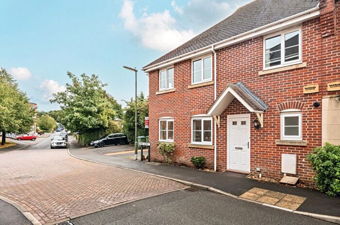 4 Bedroom End Of Terrace House For Sale In Spiro Close, Pulborough, RH20