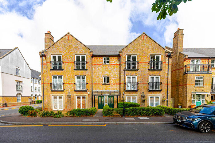 2 Bedroom Flat For Sale In Coldstream Road, Caterham, CR3