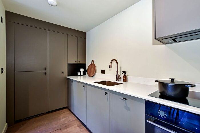 2 Bedroom Flat For Sale In Ovaltine Drive, Ovaltine Court Ovaltine Drive, WD4