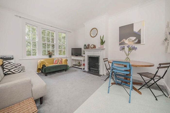 3 Bedroom Flat For Sale In Pitshanger Lane, Ealing, W5