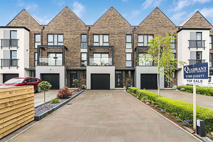 3 Bedroom Town House For Sale In Lindh Road, Upper Heyford, Bicester, OX25