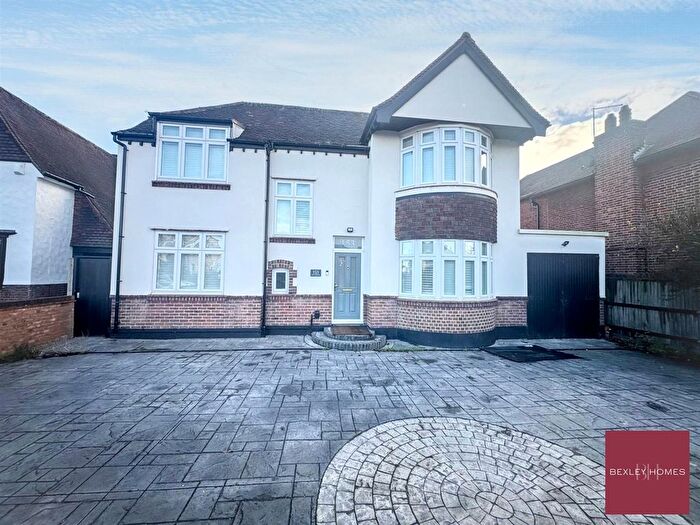 4 Bedroom Detached House For Sale In Shepherds Lane, Dartford, DA1