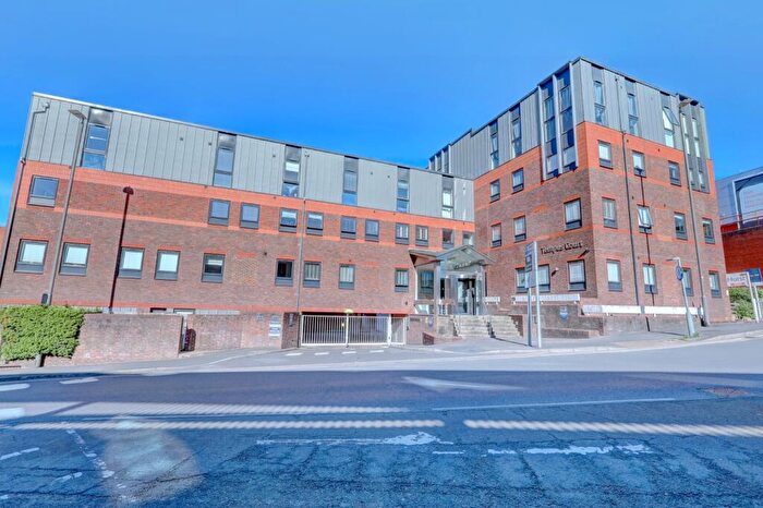 1 Bedroom Apartment To Rent In Bellfield Road, High Wycombe, Buckinghamshire, HP13