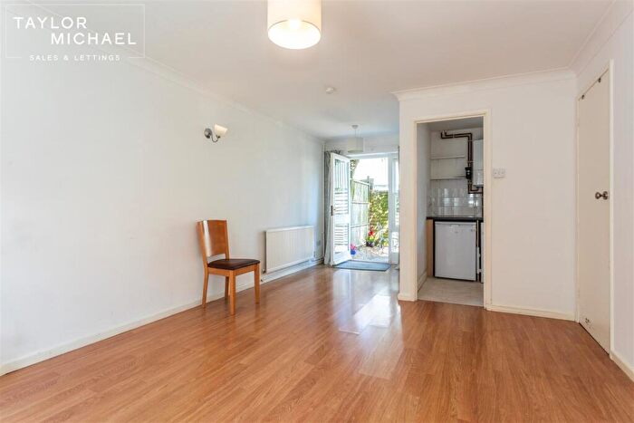 3 Bedroom Terraced House For Sale In Portland Street, North Laine, Brighton, BN1 - Photo 3