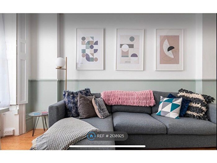 1 Bedroom Flat To Rent In Oriental Place, Brighton, BN1