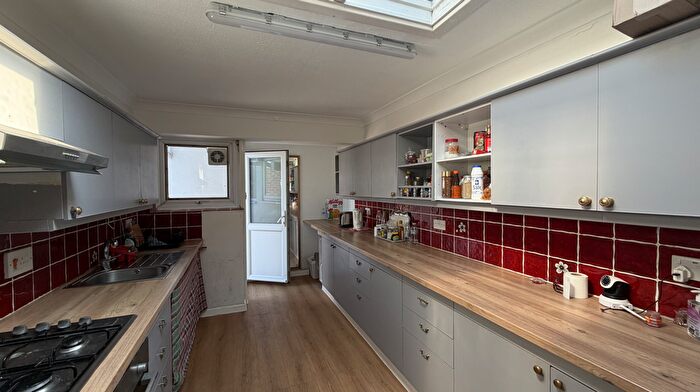 3 Bedroom Flat To Rent In Bargates, Christchurch, BH23