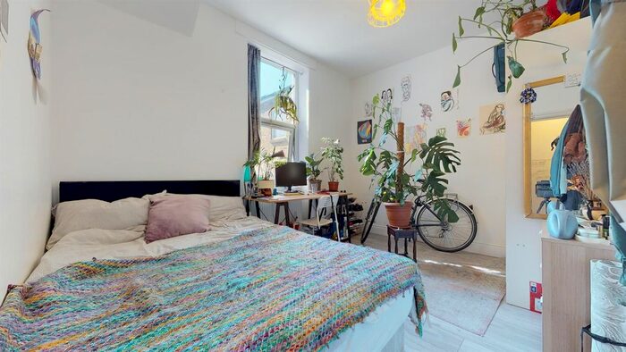 4 Bedroom Flat To Rent In Burton Road, Kilburn, NW6