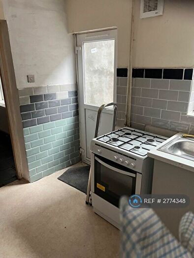 4 Bedroom Semi Detached House To Rent In Brighton Grove, Newcastle Upon Tyne, NE4