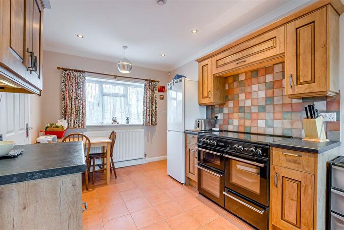 3 Bedroom Detached House For Sale In Queens Road, Maidstone, ME16