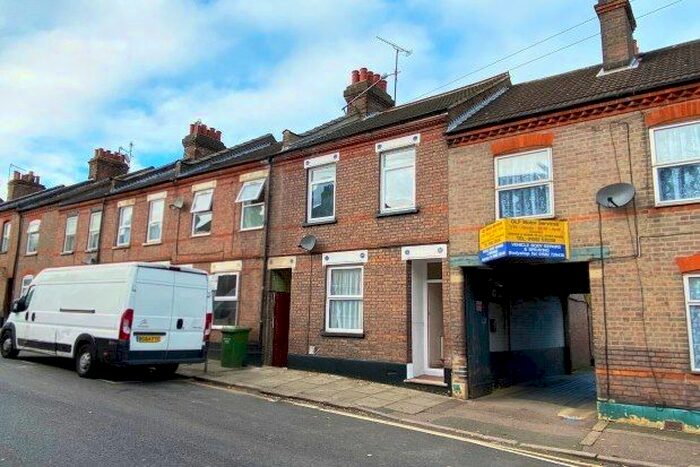 3 Bedroom Property To Rent In Strathmore Avenue, Luton, LU1