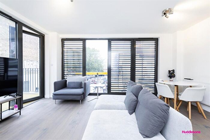 2 Bedroom Flat To Rent In Green Lanes, London, N8