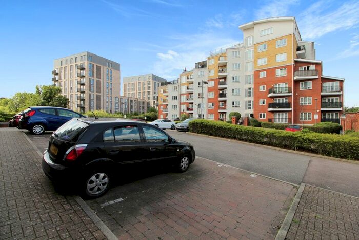 2 Bedroom Flat To Rent In Omega Court, The Gateway, Watford, WD18