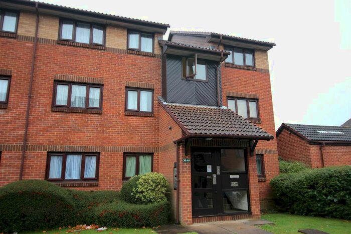 1 Bedroom Flat To Rent In Pavilion Way, Burnt Oak, Edgware, HA8