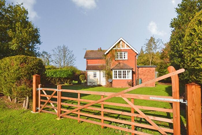 2 Bedroom Detached House To Rent In Beggar Hill, Ingatestone, Essex, CM4