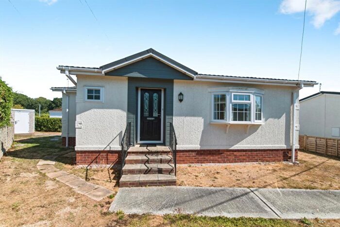 1 Bedroom Park Home For Sale In Glade Walk, Clyst St. Mary, Exeter, EX5