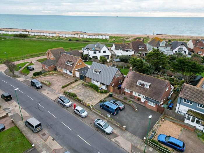 3 Bedroom Chalet For Sale In Beach Green, Shoreham-By-Sea, BN43