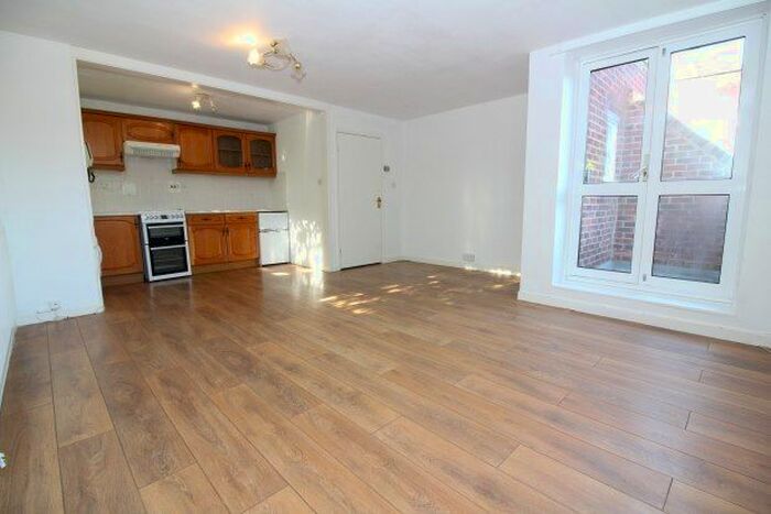 2 Bedroom Flat To Rent In Pembroke Road, Bromley, BR1
