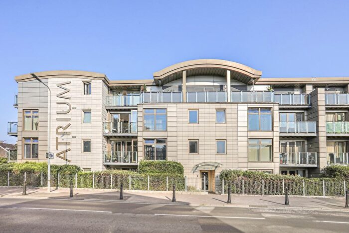 2 Bedroom Flat To Rent In Lower Queens Road, Buckhurst Hill, IG9