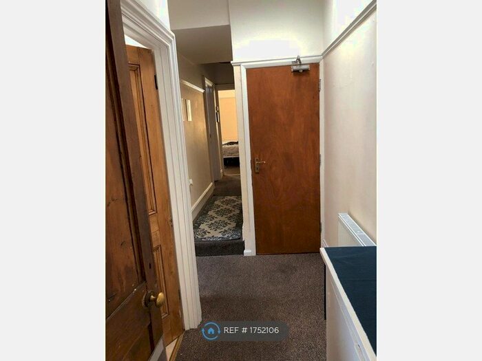 2 Bedroom Flat To Rent In Kingsley Road, Northampton, NN2