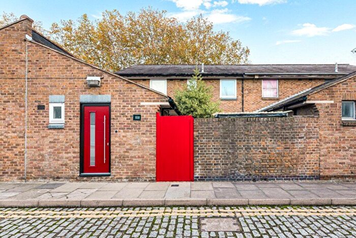 3 Bedroom Terraced House To Rent In Garnet Street, London, E1W