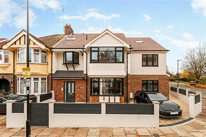 3 Bedroom Flat For Sale In Ashfield Road, London, W3