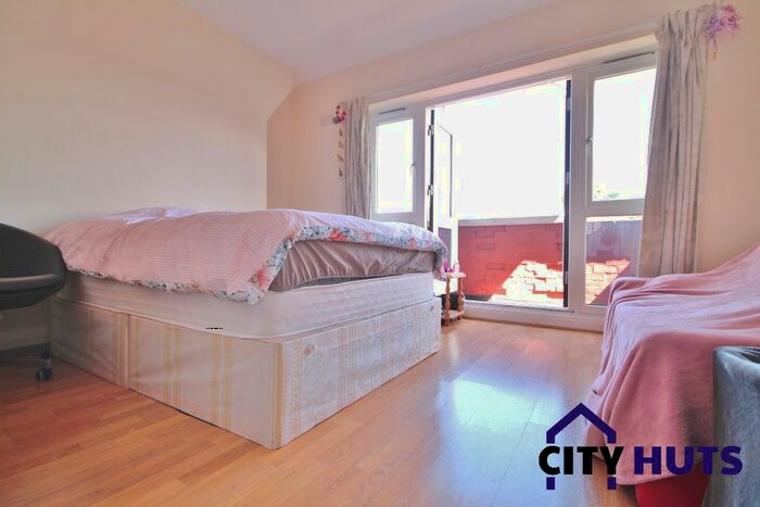 3 Bedroom Flat To Rent In Hillrise Mansions, Warltersville Road, Archway, N19