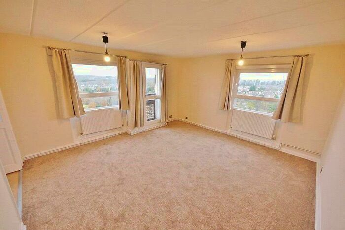 2 Bedroom Apartment To Rent In Drake House, Brentwood, CM14