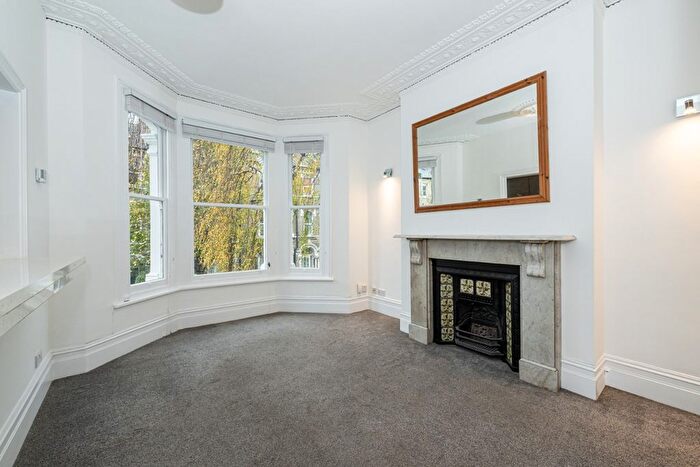 2 Bedroom Flat For Sale In St. Luke's Avenue, Clapham, London, SW4