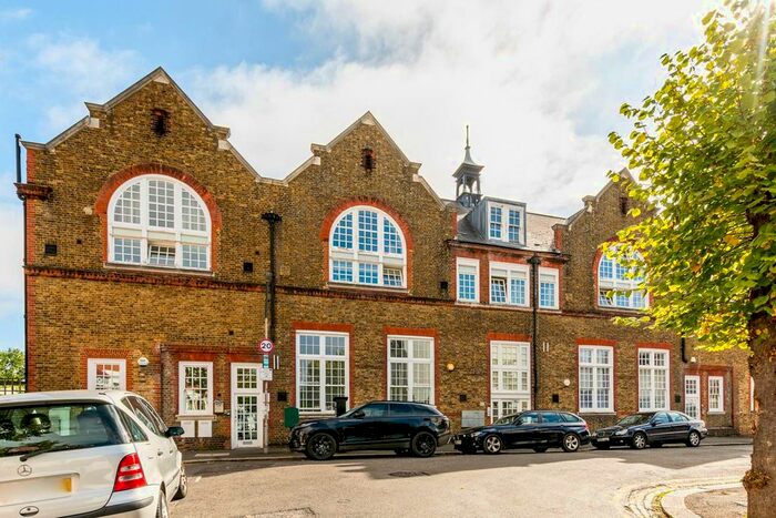 2 Bedroom Flat To Rent In Craven Gardens, Wimbledon, London, SW19