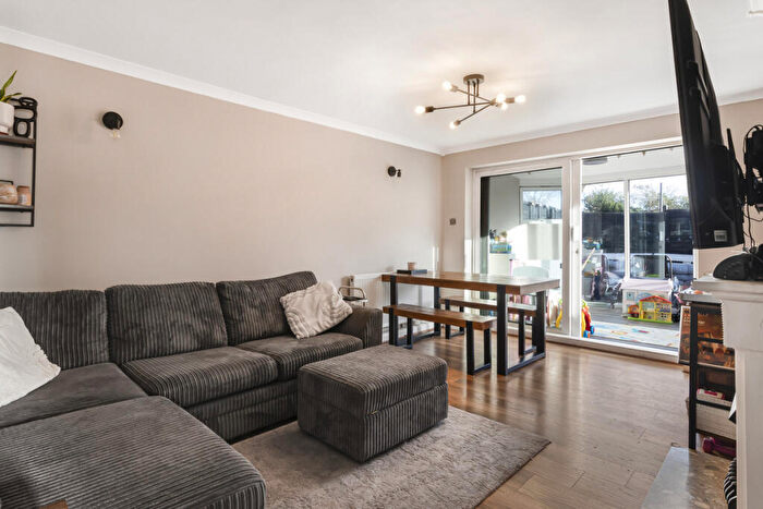2 Bedroom Maisonette For Sale In Perry Street, Dartford, DA1