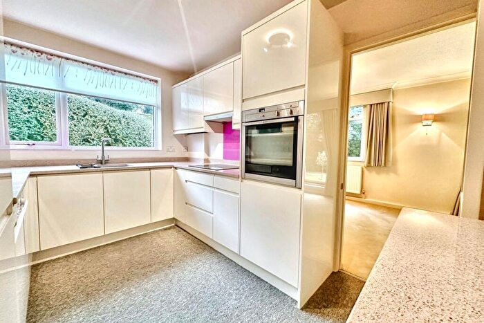 2 Bedroom Flat For Sale In Canford Cliffs, BH13
