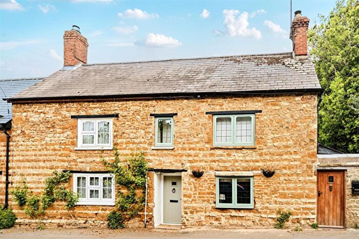 2 Bedroom Cottage For Sale In High Street, Culworth, OX17
