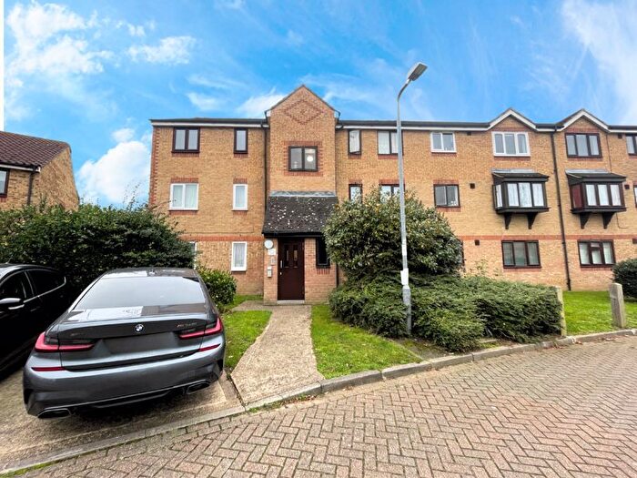 1 Bedroom Flat To Rent In Danbury Crescent, South Ockendon, RM15