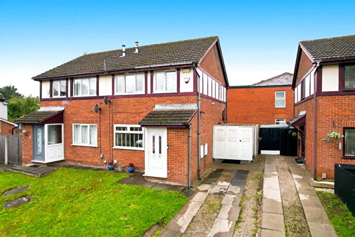 3 Bedroom Semi-Detached House For Sale In Hopefold Drive, Worsley, Manchester, M28