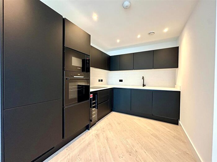 1 Bedroom Flat To Rent In Th Floor Vista River Gardens, Manchester, M3