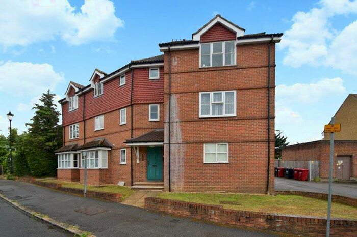 Apartment To Rent In Alpha Street South, Slough, Berkshire, SL1