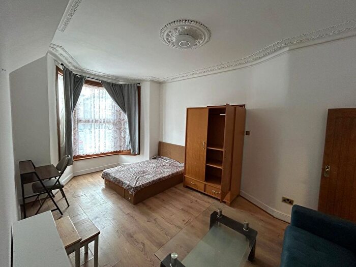 Studio To Rent In Elgin Road, Ilford, IG3