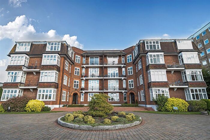 2 Bedroom Flat For Sale In Portsmouth Road, Surbiton, KT6