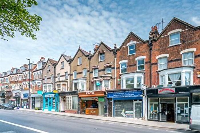 Flat To Rent In Archway Road, Hornsey, London, N6